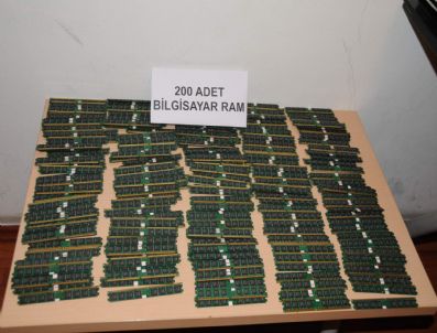 Atatürk Havalimanı`nda Kaçak Cep Telefonu Yakalandı