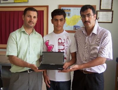 FEM DERSHANELERI - Başarılı Öğrenci Bilgisayarla Ödüllendirildi