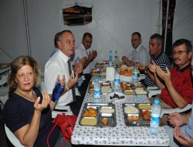 Başkan Ergün Garaj Sofrasında