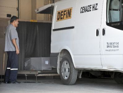 Bıçaklanarak Öldürülen İrlandalılar Ülkelerine Gönderildi