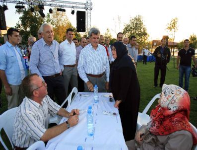 Büyükşehir Belediyesi Başiskele Sahilinde İftar Düzenledi