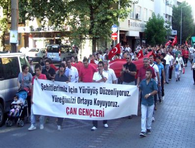 Çan`da 2 Bin Kişi Şehitler İçin Yürüdü