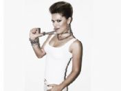 Demet Akalın patlıcanı kıskandı!