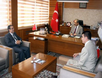 SIVAS DEVLET TIYATROSU - Devlet Tiyatrosu Müdürü Doğan Ürgüp`ü Ziyaet Etti