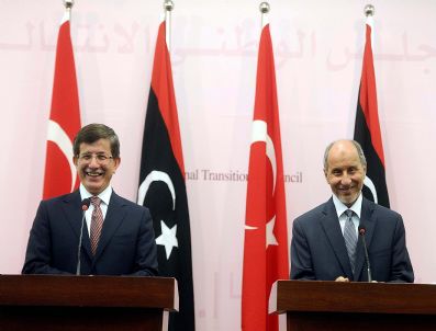 MUAMMER KADDAFI - Dışişleri Bakanı Davutoğlu Bingazi`de Ulusal Geçiş Konsey Başkanı Abdülcelil İle Bir Araya Geldi