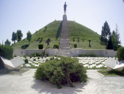 Dumlupınar Şehitliği`ne Ziyaretçi Akını