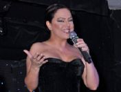 Ebru Gündeş sanal alemde yarışma yapacak