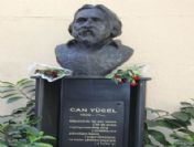 İzmir`de Can Yücel Tepkisi