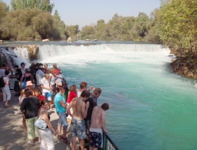 Manavgat Şelalesi`ne Serinlemek İçin Atlayışlar Ölümle Bitiyor