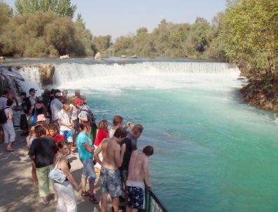 Manavgat Şelalesi`ne Serinlemek İçin Atlayışlar Ölümle Bitiyor