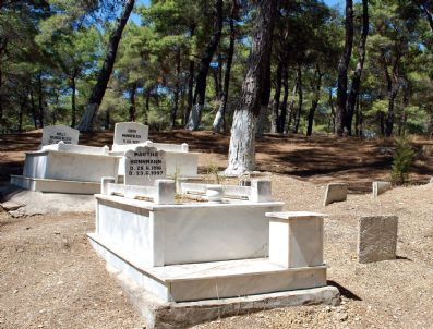 Manavgat`ta Şehitlik ve Yabancılar Mezarlığı