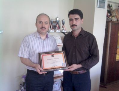 Nt’den Okumayı Teşvik Edenlere Teşekkür Plaketi