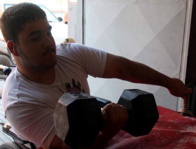 (özel Haberi) Engelli Sporcu Bircan Özkomanova`nın Bileği Bükülmüyor