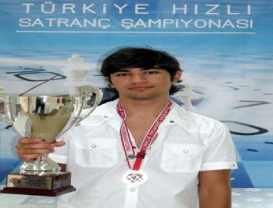 Satrançta İzmir`in Gururu Cankut Yine Rakiplerine Nefes Aldırmadı