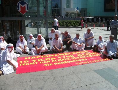 TECRIT - Tayad’lı Ailelerden Kefenli Protesto