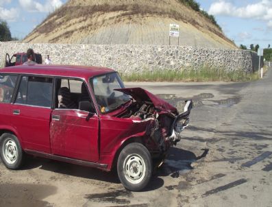 Tescilsiz Motosiklet İle Araç Çarpıştı: 1 Yaralı