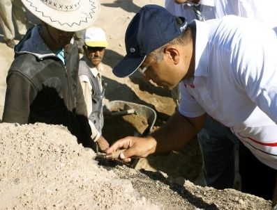 Vali Çiftçi, Seyitömer Höyüğü`nde İnceleme Yaptı