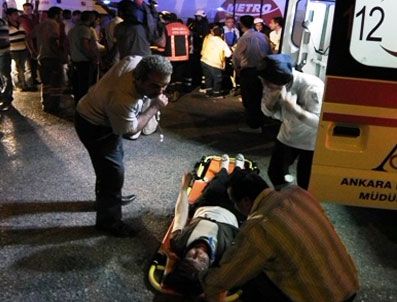 Yaralıyı hastaneye götüren otomobil, otobüse çarptı: 5 yaralı