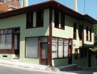 `yok Olma Tehlikesiyle Karşı Karşı Kalan` Tarihi 'eskigediz Evleri' Restorasyonla Geri Kazanılıyor