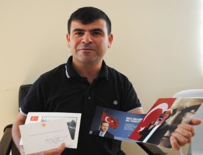 15 Yıldır Siyasi Parti Liderlerinin Bayramını Tebrik Kartı Göndererek Kutluyor