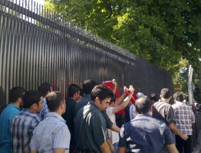 ULUSAL KANAL - ABD Büyükelçiliği önünde eyem yapan İp`lilere müdahale: 26 gözaltı