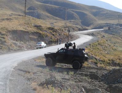 Askeri Taşıyan Sivil Minibüse Bombalı Saldırı:10 Asker Yaralı