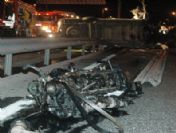 Bakırköy`de Polis Minibüsü Kaza Yaptı: 1`i Ağır, 4 Polis Yaralı (2)