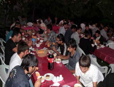 Başkan Sertadım İftarda Gençlerle Buluştu