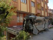 Takla atan arabadan çıkıp doğum yaptı