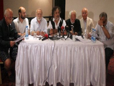 BEDRİ BAYKAM - Can Yücel`in Tahrip Edilen Mezarının Faturası Hükümete Kesildi