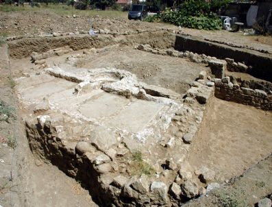 ÇAMBURNU - Çanakkale`deki Kazılarda 700 Yıl Öncesine Ait Şarap İmalathanesi Bulundu