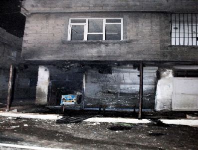Cinayetin Ardından Mahalle Karıştı, Ev ve Otomobiller Ateşe Verildi