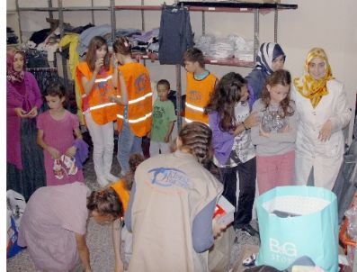 Feza Koleji Öğrencileri Harçlıkları İle 40 Çocuğu Giydirdi