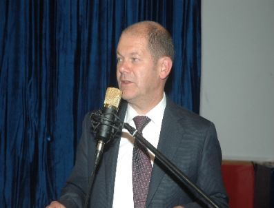 Hamburg Başbakanı Scholz: İslam Almanya’ya Ait