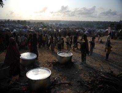 İftarda Dağıtılan Etli Pilav Somalililerin Yüzünü Güldürüyor