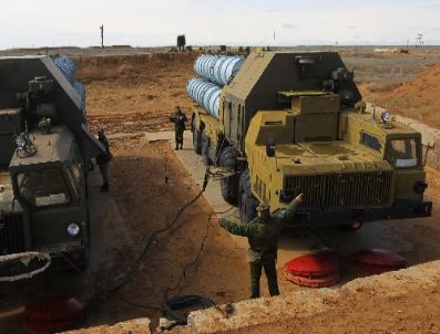 İran, S-300 Sevkiyatından Vazgeçen Rusya’yı Mahkemeye Veriyor