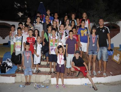 Kuşadası’nda Eski Milli Yüzücü Anısına Yüzme Şampiyonası