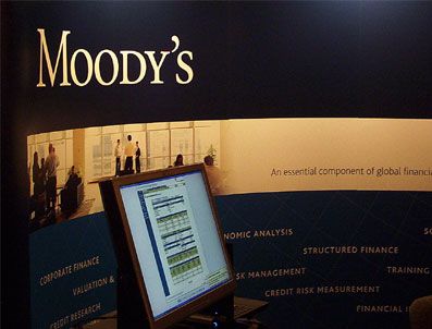 Moody's, Japonya'nın notunu düşürdü