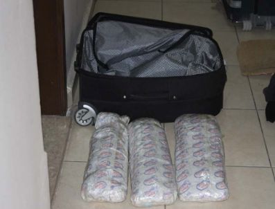 Otobüste 9 Kilo Toz Esrar Ele Geçirildi, Bir Kişi Tutuklandı