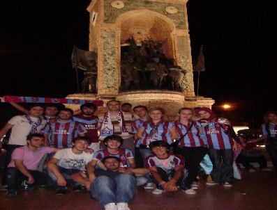 Trabzonsporlular Tff’nin Kararını Taksim’de Kutladı