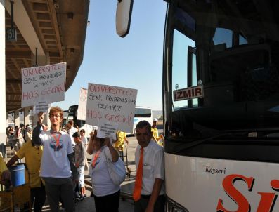 TÜRK PARLAMENTERLER BIRLIĞI - Üniversiteli Gençlere İzmir Usulü Karşılama