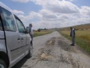 Vatandaşlar Bozulan Köy Yollarının Yapılmasını İstiyor