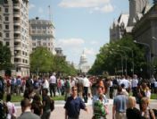 Washington`da 5.9 Şiddetindeki Deprem Halkı Sokağa Döktü