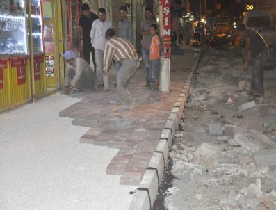 Belediye Yol Çalışmalarında Gece Mesaisi Yapıyor
