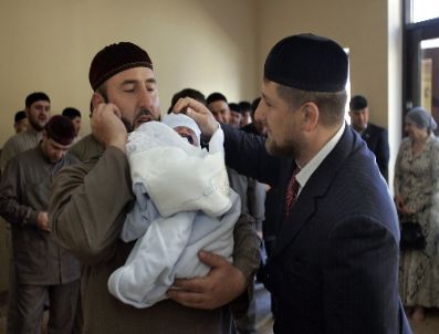 Çeçen Liderle Aynı Gün Doğan Erkek Çocuklara 1700 Dolar Ödül