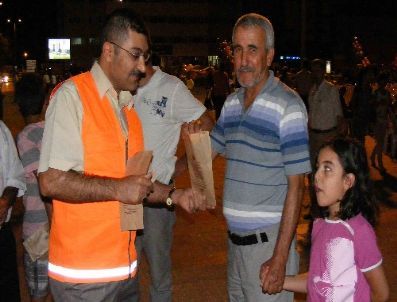 Çekirdek Kabuğunu Yere Atanlara Belediyeden Kesekağıtlı Çözüm