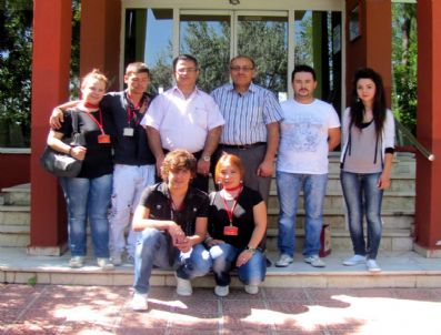 Eskişehir`li Kuaförler Maide Bolel Huzurevini Ziyaret Ettiler