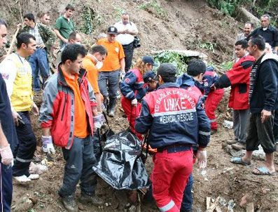 Göçük altında kalan kadının cesedine ulaşıldı
