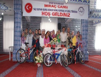 Kadirli’de Kur’an Kursunu Tamamlayanlar Ödüllendirildi