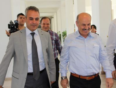 Kahveci`den Rektör Uysal`a Ziyaret